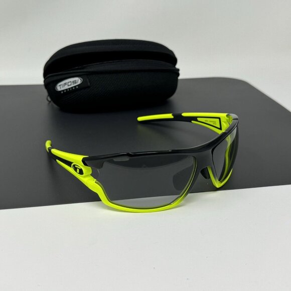 Tifosi Amok Cycling Sunglasses - Race Neon - Fototec Lens - Picture 1 of 9